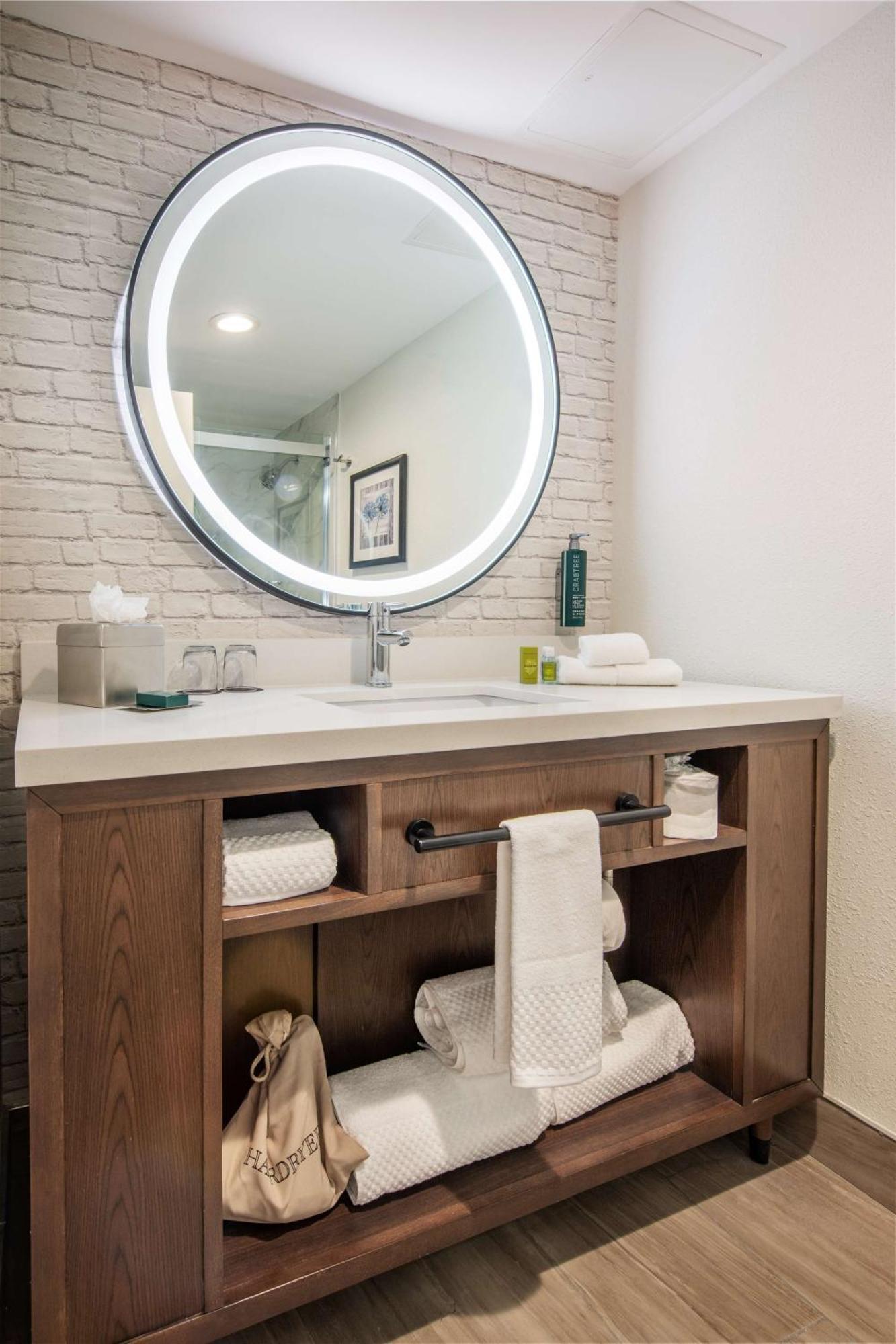 Отель Doubletree By Hilton Monroe Township Cranbury Rossmoor Экстерьер фото